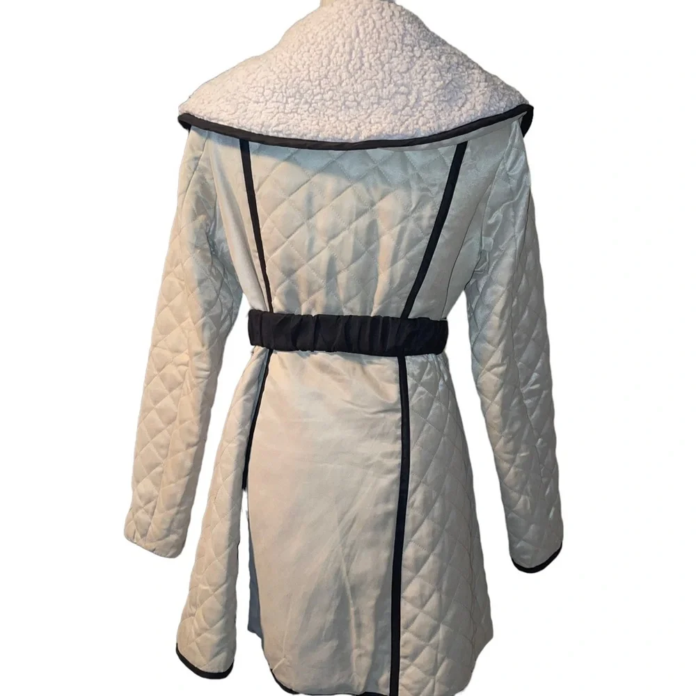 Ryu 3/4 Length Coat Women’s Size Small Belted Black and Cream - Picture 2 of 9